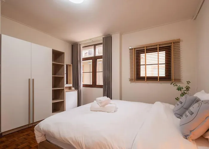 Thonglor|spacious 4br4ba, Fast-wifi, Netflix, Shop Bangkok
